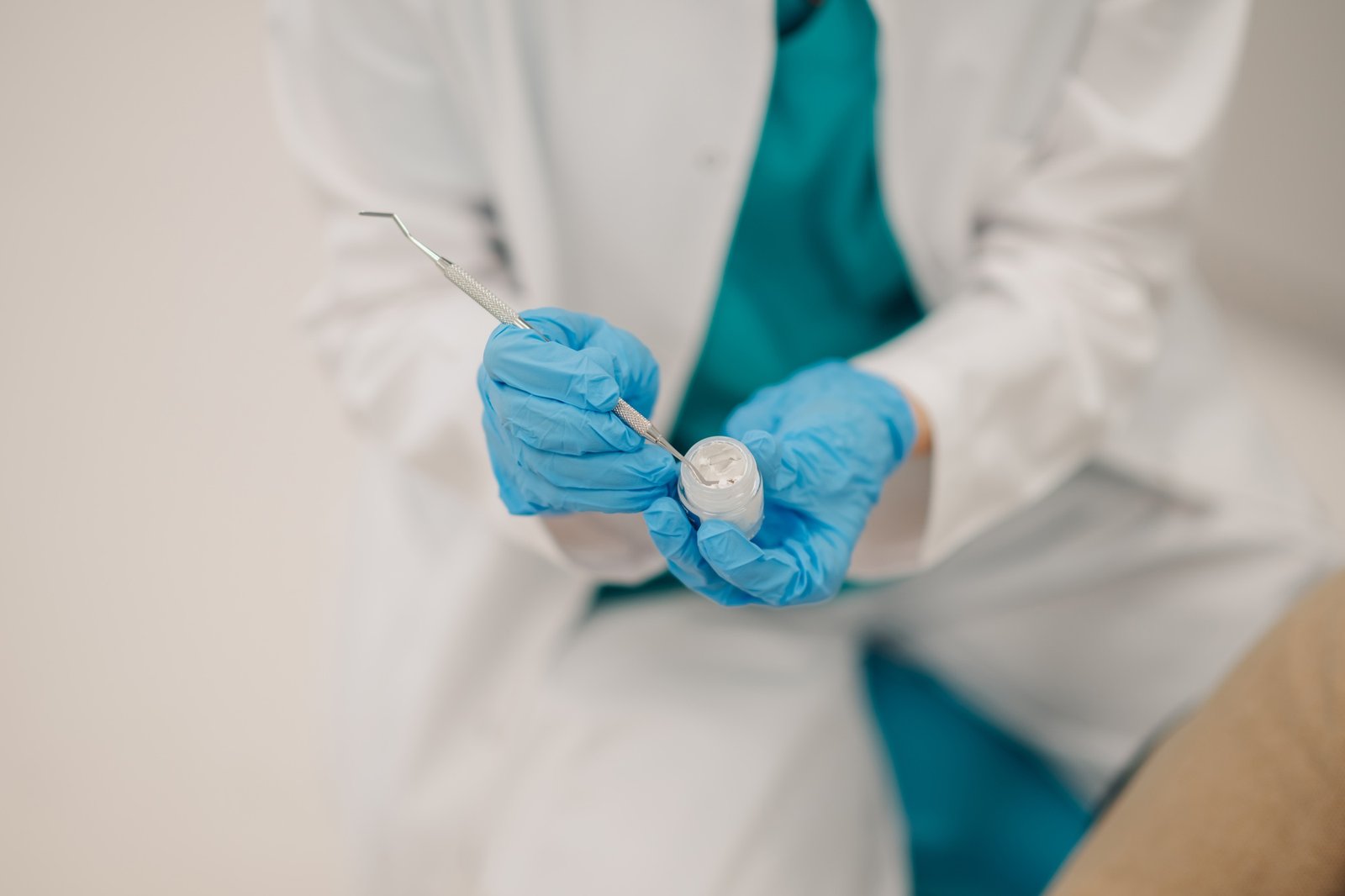 บทความ อุดฟันแล้วเจ็บ เกิดจากอะไร และควรทำยังไง?