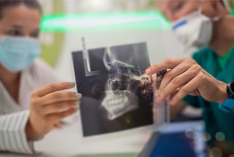 ใครบ้างที่ต้องผ่าตัดขากรรไกรร่วมกับจัดฟัน? ผ่าตัดขากรรไกร